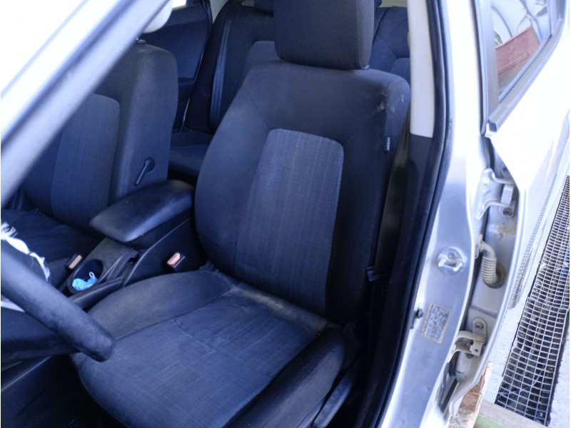 Recambio de asiento delantero izquierdo para kia cee´d sw (ed) 1.6 referencia OEM IAM   