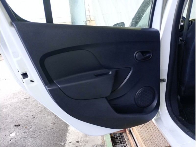 Recambio de guarnecido puerta trasera izquierda para dacia sandero ii 1.5 dci referencia OEM IAM   