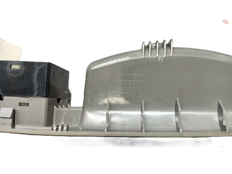 Recambio de mando elevalunas delantero izquierdo para chevrolet nubira sedán 1.6 referencia OEM IAM   