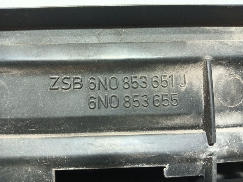 Recambio de rejilla delantera para volkswagen polo (6n2) 1.4 16v referencia OEM IAM   