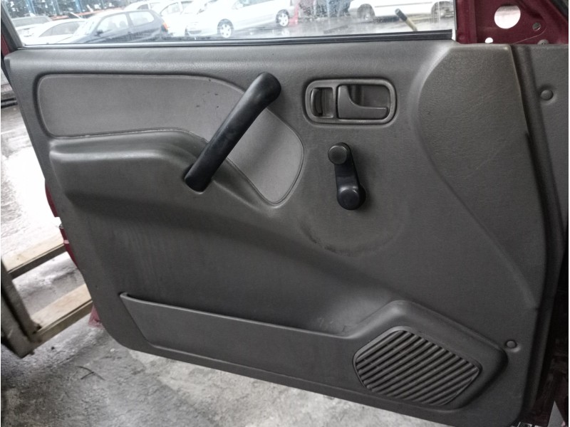 Recambio de guarnecido puerta delantera izquierda para nissan terrano ii (r20) 2.7 td 4wd referencia OEM IAM   