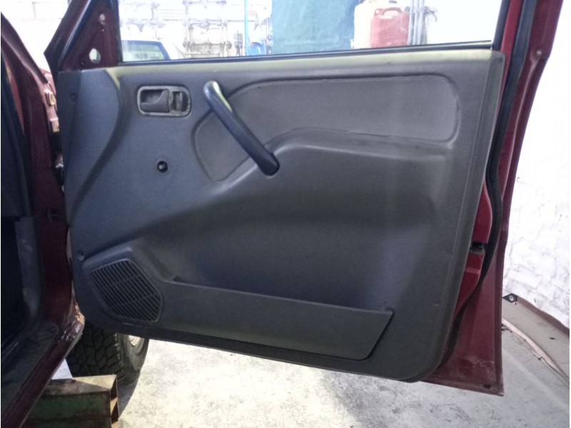 Recambio de guarnecido puerta delantera derecha para nissan terrano ii (r20) 2.7 td 4wd referencia OEM IAM   