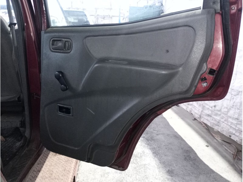 Recambio de guarnecido puerta trasera derecha para nissan terrano ii (r20) 2.7 td 4wd referencia OEM IAM   