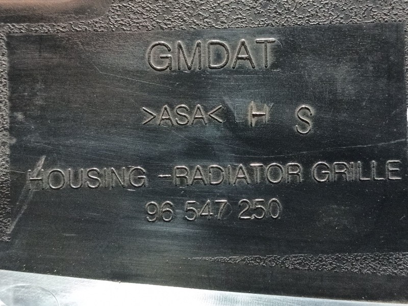 Recambio de rejilla delantera para chevrolet nubira sedán 1.6 referencia OEM IAM   