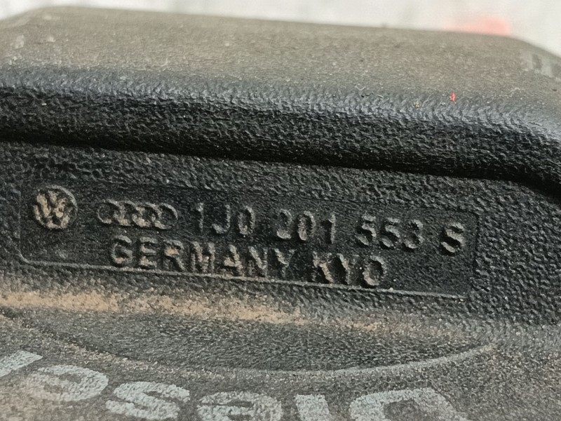 Recambio de tapon combustible para volkswagen golf v (1k1) 1.9 tdi referencia OEM IAM 1K0201550N 1J0201553S 