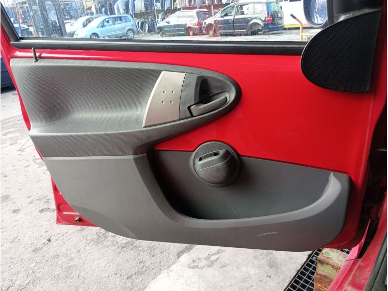 Recambio de guarnecido puerta delantera izquierda para toyota aygo (_b1_) 1.0 (kgb10_) referencia OEM IAM   