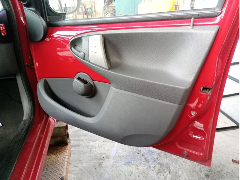 Recambio de guarnecido puerta delantera derecha para toyota aygo (_b1_) 1.0 (kgb10_) referencia OEM IAM   