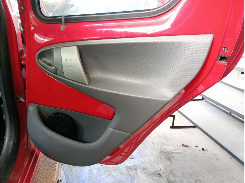 Recambio de guarnecido puerta trasera derecha para toyota aygo (_b1_) 1.0 (kgb10_) referencia OEM IAM   