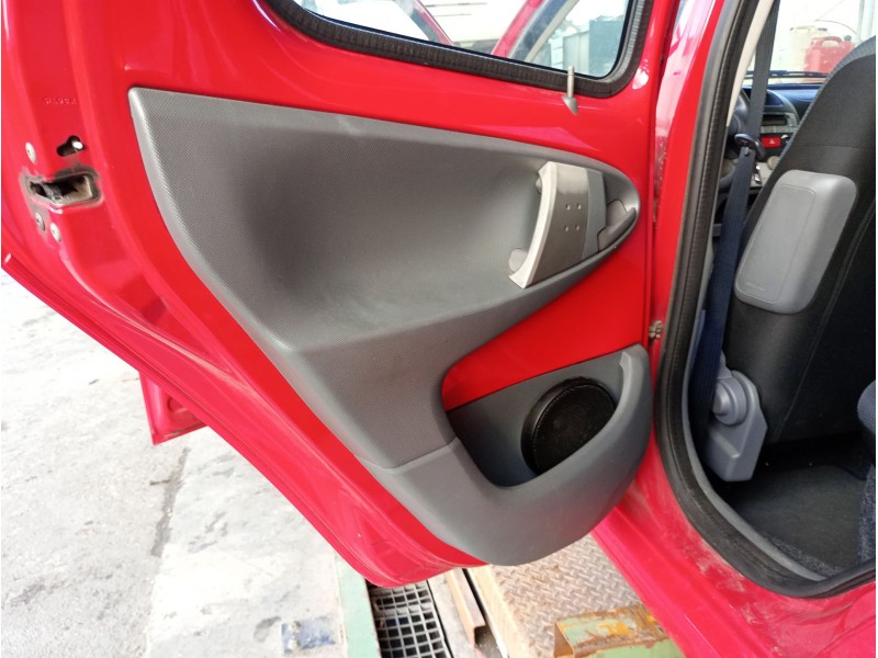 Recambio de guarnecido puerta trasera izquierda para toyota aygo (_b1_) 1.0 (kgb10_) referencia OEM IAM   