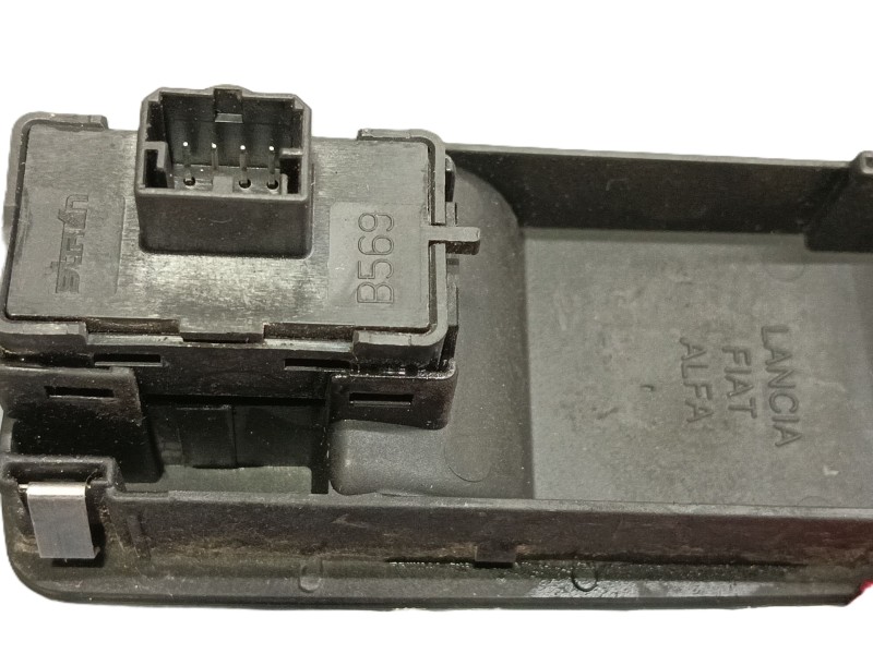 Recambio de mando elevalunas delantero derecho para alfa romeo mito (145) distinctive referencia OEM IAM   