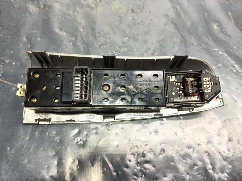 Recambio de mando elevalunas delantero izquierdo para kia sportage ii (je_, km_) 2.0 i 16v referencia OEM IAM   