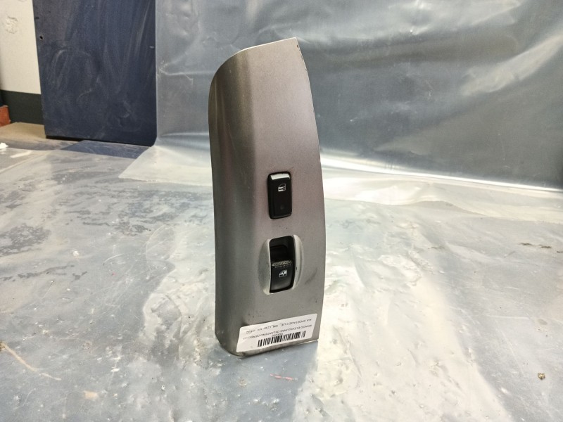 Recambio de mando elevalunas delantero derecho para kia sportage ii (je_, km_) 2.0 i 16v referencia OEM IAM 935751F010SS  