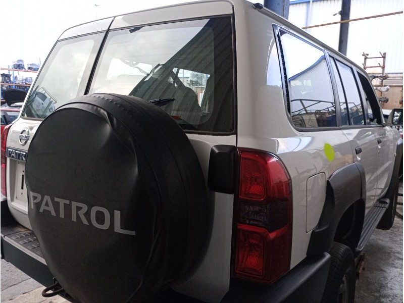 Recambio de porton trasero derecho para nissan patrol gr v wagon (y61) 3.0 dti referencia OEM IAM   