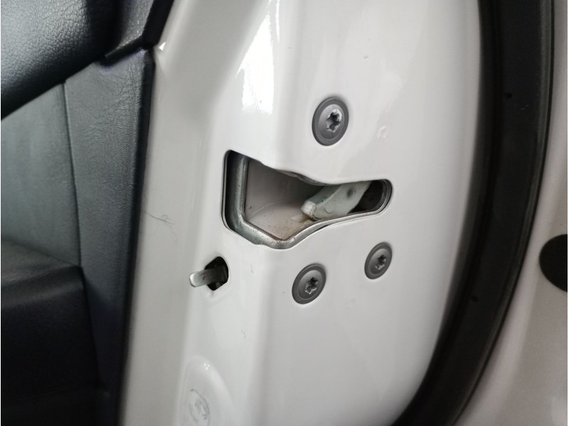 Recambio de cerradura puerta trasera derecha para nissan patrol gr v wagon (y61) 3.0 dti referencia OEM IAM   