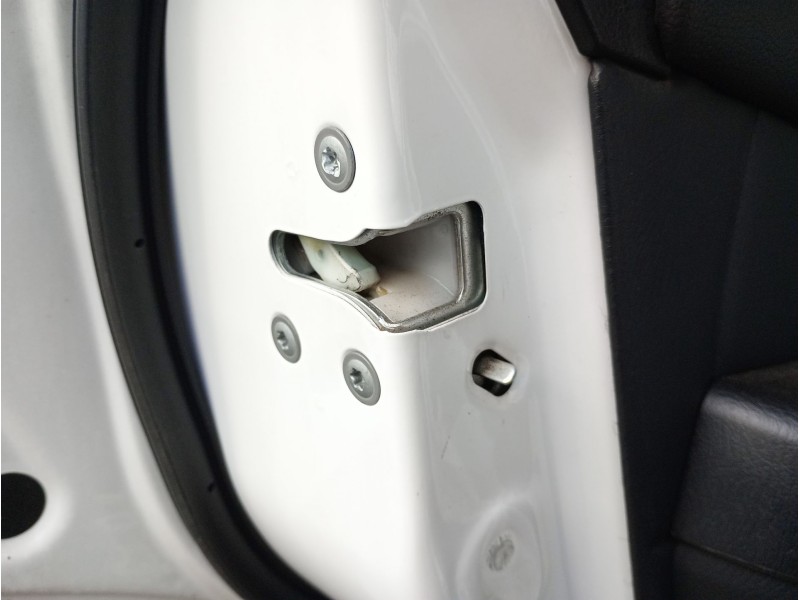 Recambio de cerradura puerta trasera izquierda para nissan patrol gr v wagon (y61) 3.0 dti referencia OEM IAM   