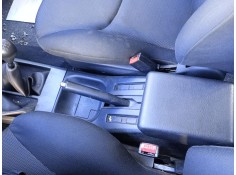 Recambio de apoyabrazos central para nissan terrano ii (r20) 2.7 tdi 4wd referencia OEM IAM    2