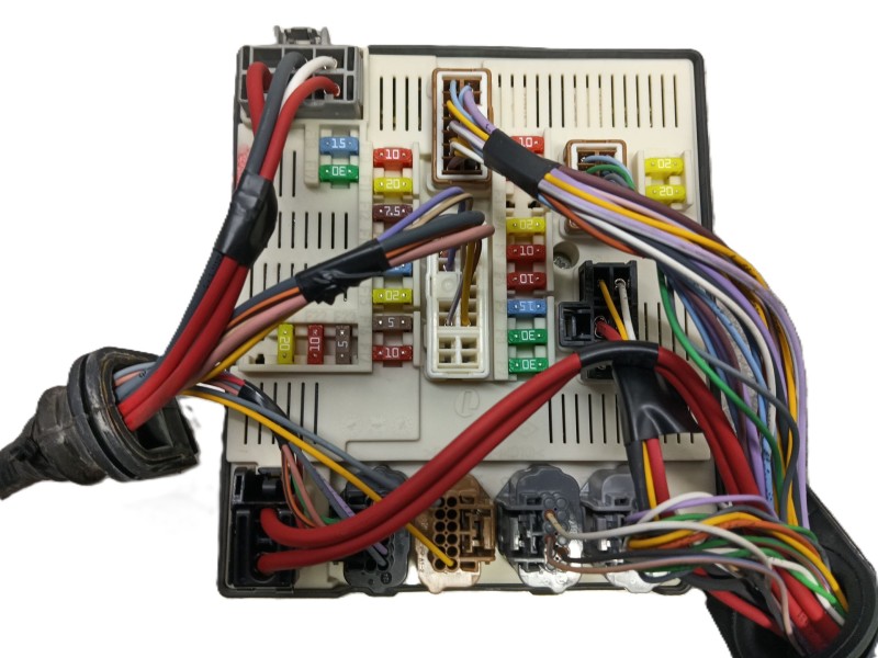 Recambio de caja reles / fusibles para renault megane iii hatchback (bz0/1_, b3_) 1.5 dci (bz09, bz0d, bz1w, bz29, bz14) referen