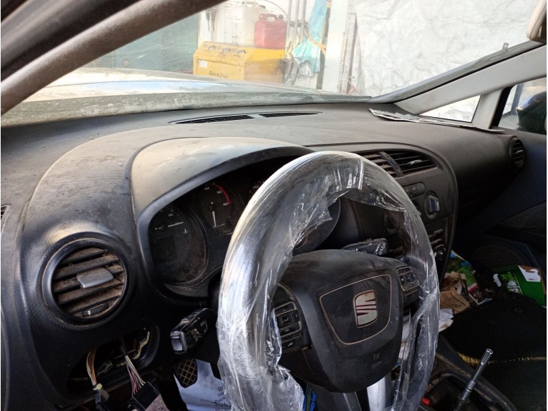 Recambio de salpicadero para seat leon (1p1) 1.6 tdi referencia OEM IAM   