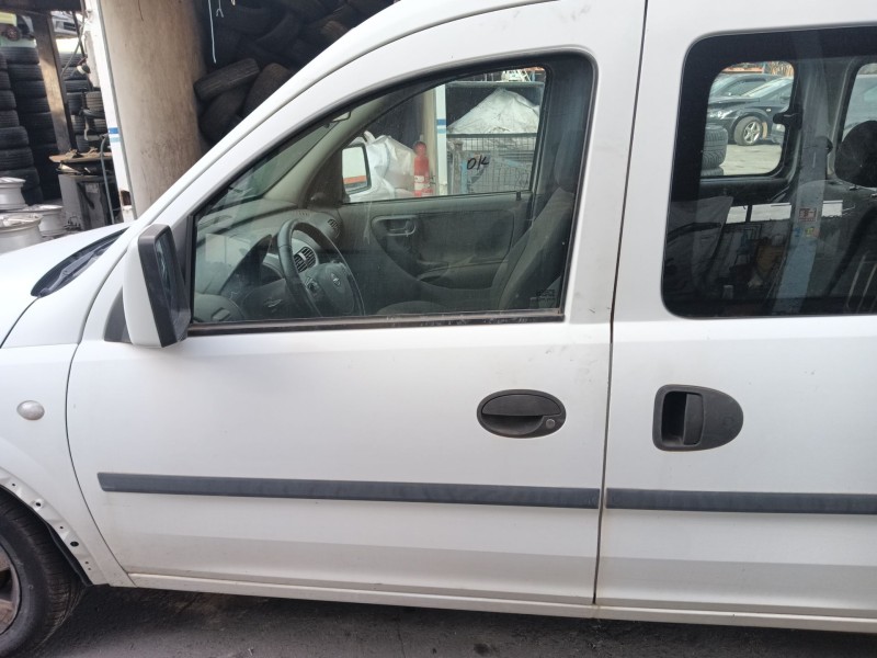 Recambio de puerta delantera izquierda para opel combo tour 1.3 cdti 16v referencia OEM IAM   