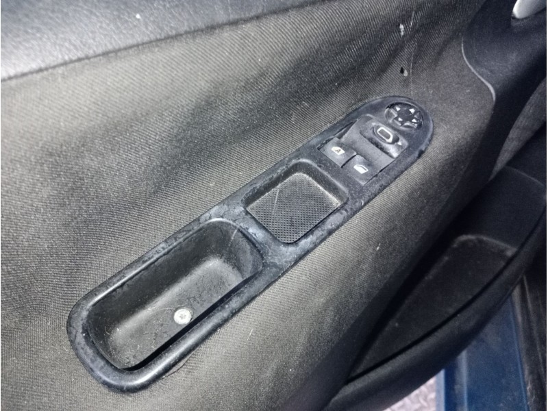 Recambio de mando elevalunas delantero izquierdo para peugeot 207/207+ (wa_, wc_) 1.4 hdi referencia OEM IAM   