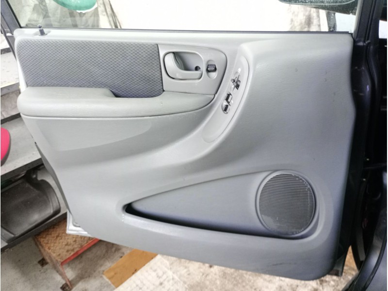 Recambio de guarnecido puerta delantera izquierda para chrysler voyager iv (rg, rs) 2.5 crd referencia OEM IAM   