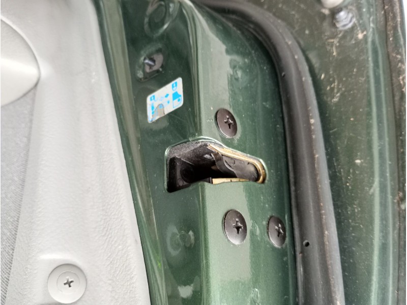 Recambio de cerradura puerta trasera izquierda para kia sorento i (jc) 2.5 crdi referencia OEM IAM   