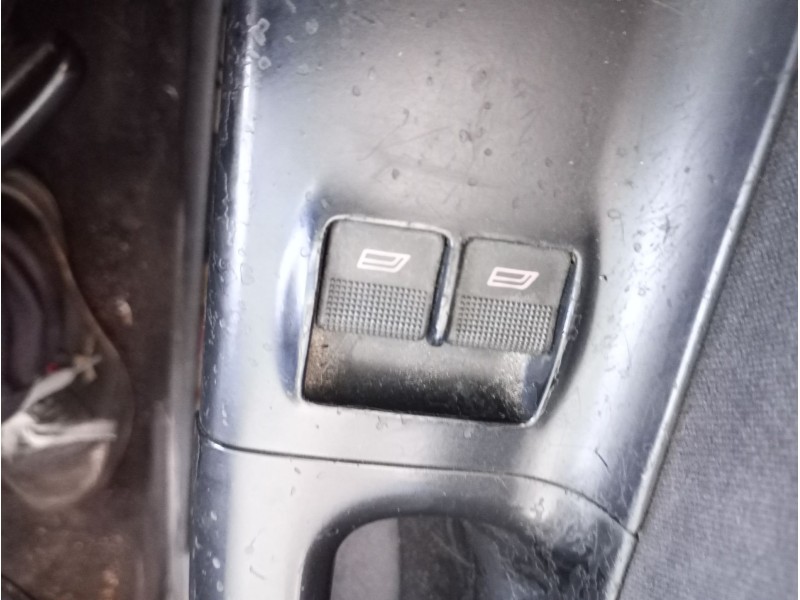 Recambio de mando elevalunas delantero izquierdo para audi a4 b5 (8d2) 1.8 referencia OEM IAM   