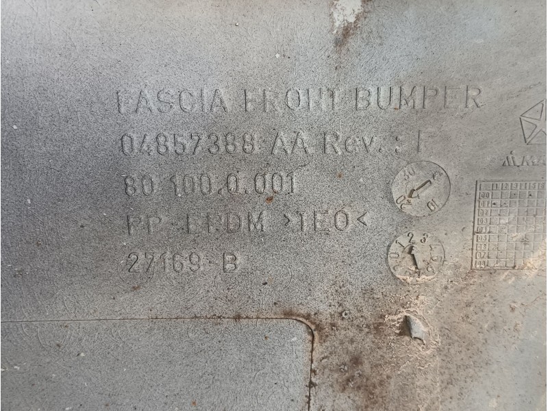 Recambio de paragolpes delantero para chrysler voyager iv (rg, rs) 2.5 crd referencia OEM IAM  04857388 
