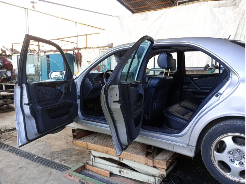 mercedes-benz clase e (w210) del año 2002