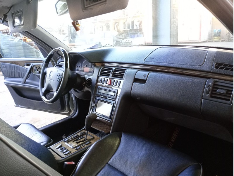 mercedes-benz clase e (w210) del año 2002