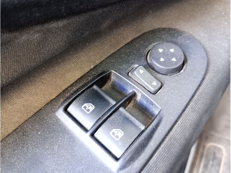 Recambio de mando elevalunas delantero izquierdo para fiat grande punto (199_) 1.3 d multijet (199.axd11, 199.axd1a, 199.axd1b,.