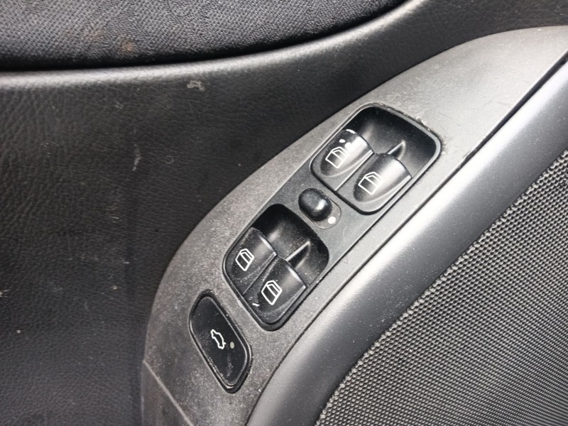 Recambio de mando elevalunas delantero izquierdo para mercedes-benz clase c (w203) c 200 cdi (203.004) referencia OEM IAM   