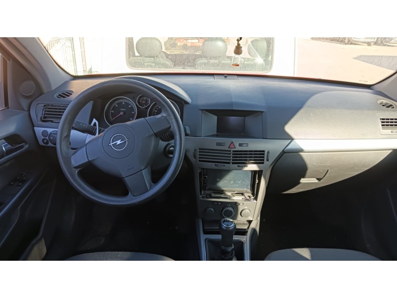 opel astra h gtc (a04) del año 2005