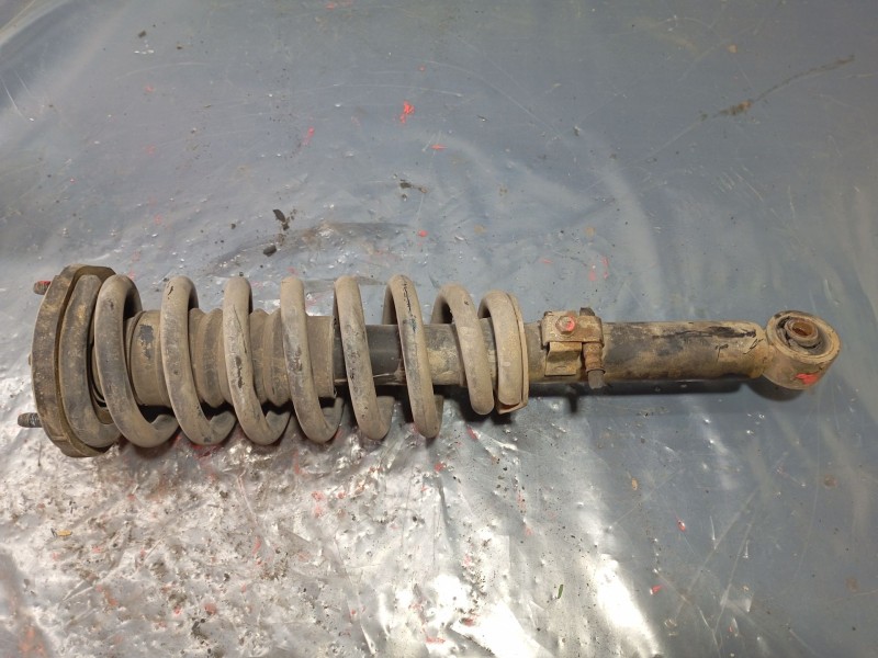 Recambio de amortiguador delantero derecho para kia sorento i (jc) 2.5 crdi referencia OEM IAM   