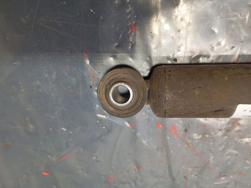 Recambio de amortiguador trasero izquierdo para kia sorento i (jc) 2.5 crdi referencia OEM IAM   