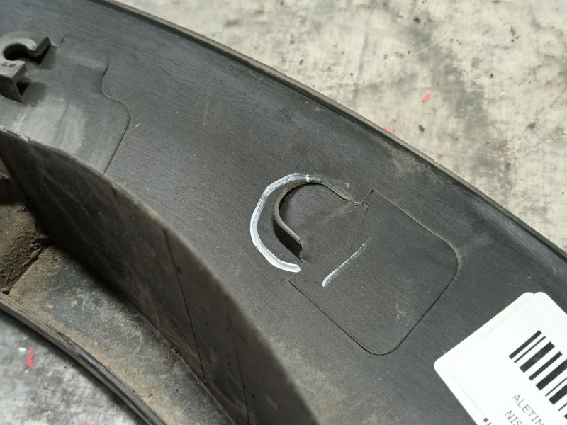 Recambio de aletin trasero izquierdo para nissan terrano ii (r20) 2.7 tdi 4wd referencia OEM IAM 938290X901 938277F000 