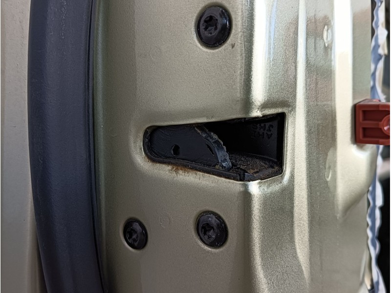 Recambio de puerta delantera izquierda para hyundai tucson (jm) 2.0 referencia OEM IAM 760032E050  