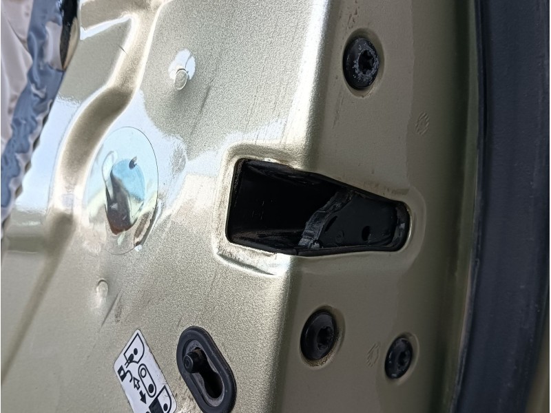 Recambio de puerta trasera derecha para hyundai tucson (jm) 2.0 referencia OEM IAM 770042E050  