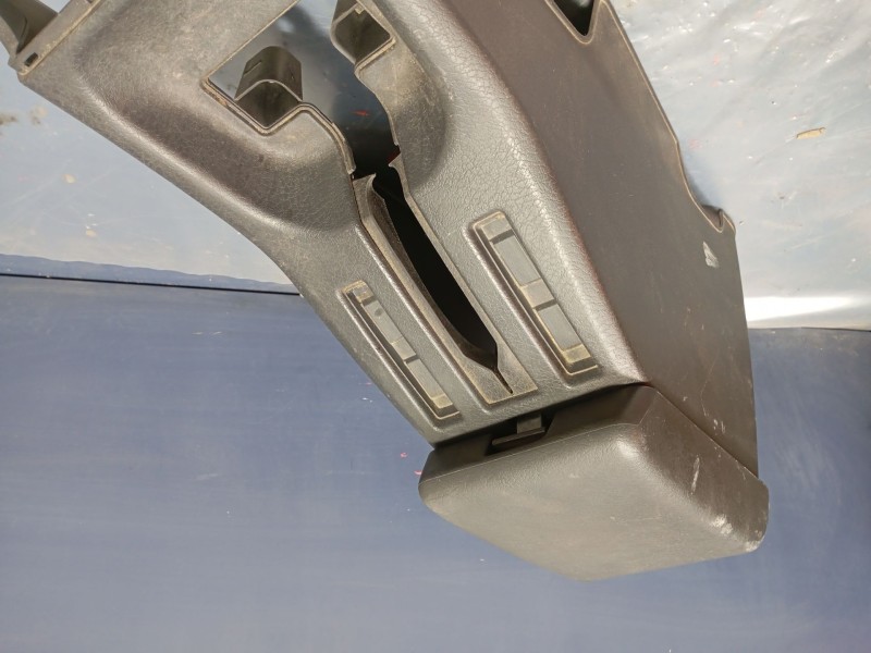 Recambio de apoyabrazos central para nissan terrano ii (r20) 2.7 tdi 4wd referencia OEM IAM   