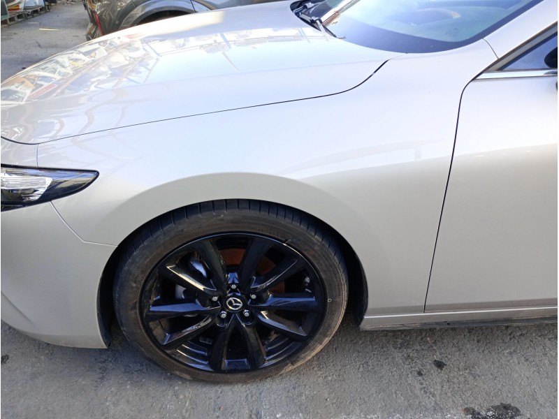 Recambio de aleta delantera izquierda para mazda 3 hatchback (bp) 2.0 skyactiv-g (bp5h, bp6h) referencia OEM IAM   