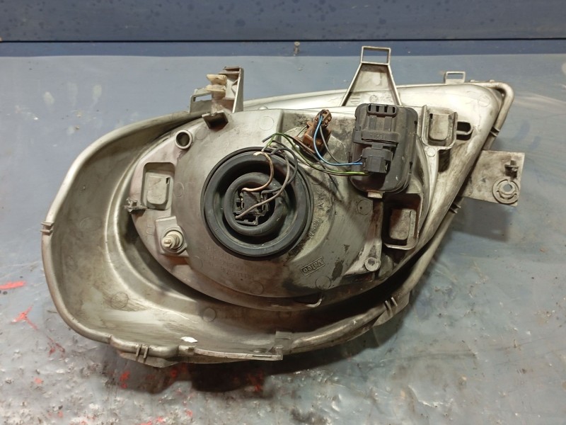 Recambio de faro derecho para renault trafic ii furgoneta (fl) 2.5 dci 135 (fl0d) referencia OEM IAM   