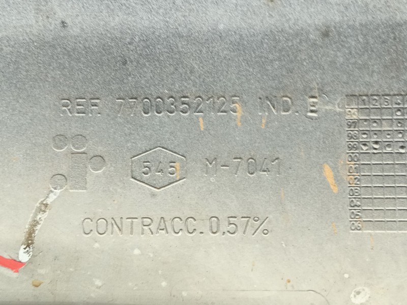 Recambio de rejilla delantera para renault master ii autobús (jd) 2.5 d referencia OEM IAM   