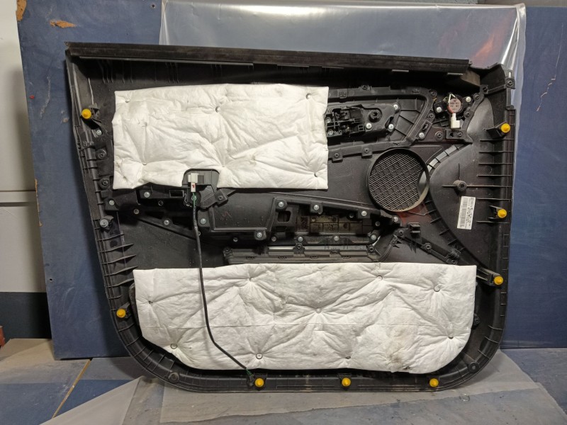 Recambio de guarnecido puerta delantera derecha para ssangyong tivoli grand 1.2 t-gdi referencia OEM IAM   