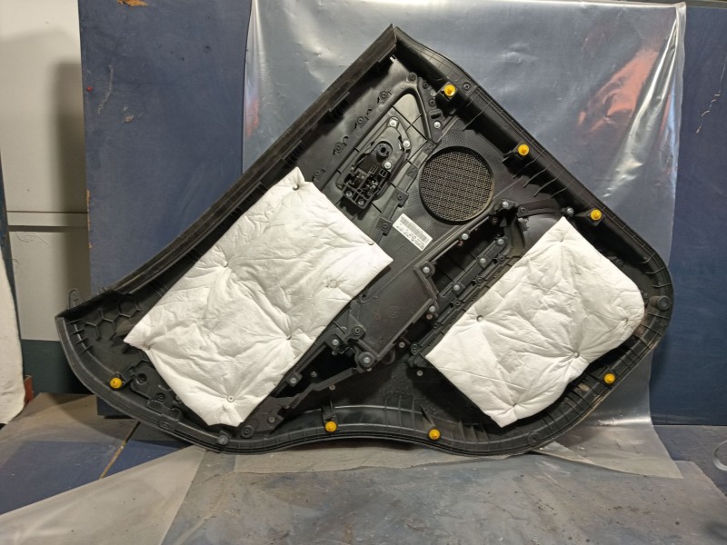 Recambio de guarnecido puerta trasera derecha para ssangyong tivoli grand 1.2 t-gdi referencia OEM IAM   