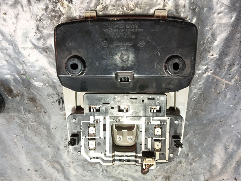 Recambio de luz interior para ssangyong tivoli grand 1.2 t-gdi referencia OEM IAM   