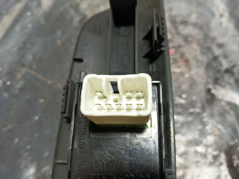 Recambio de mando elevalunas delantero derecho para hyundai coupe (gk) 1.6 fx referencia OEM IAM   