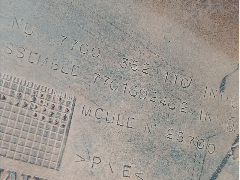 Recambio de paragolpes delantero para renault master ii autobús (jd) 2.5 d referencia OEM IAM  7700352110 