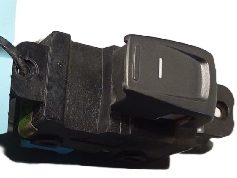 Recambio de mando elevalunas delantero derecho para ssangyong tivoli grand 1.2 t-gdi referencia OEM IAM   