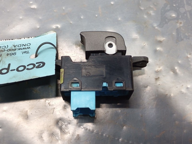 Recambio de mando elevalunas delantero derecho para ssangyong tivoli grand 1.2 t-gdi referencia OEM IAM   