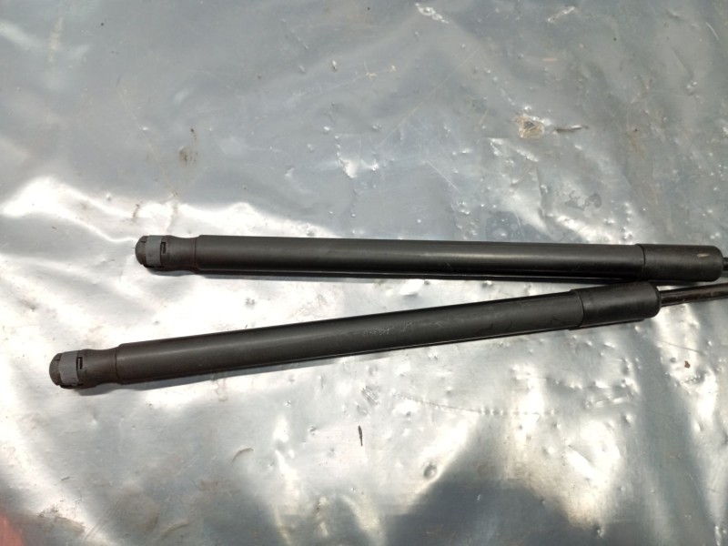 Recambio de amortiguadores maletero / porton para seat toledo (kg3) style referencia OEM IAM   